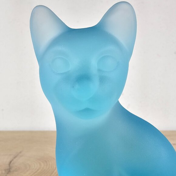 Fenton Art Glass Cat Figurine Frosted Satin Blue with Retail Sticker 5" - Picture 3 of 13